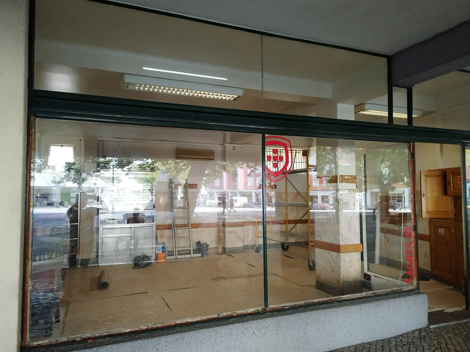 Áreas Comerciais e Lojas