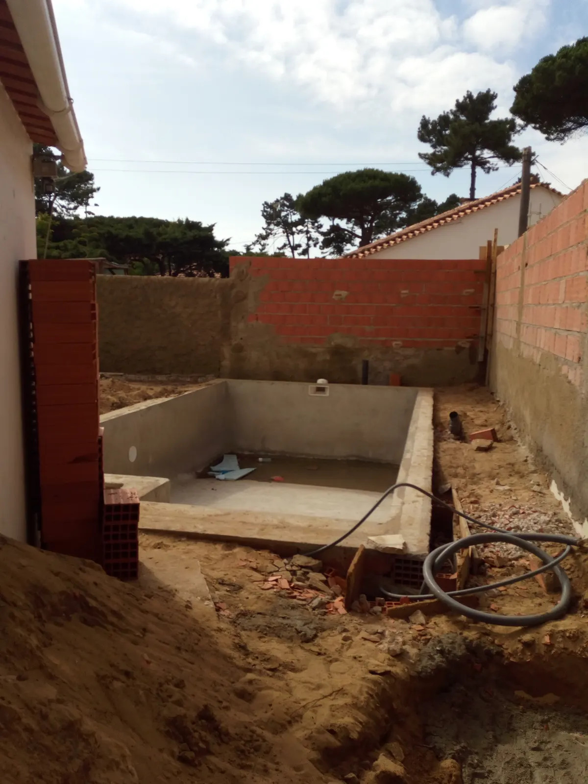 Construção de piscina em Sintra — Antes — estrutura da piscina