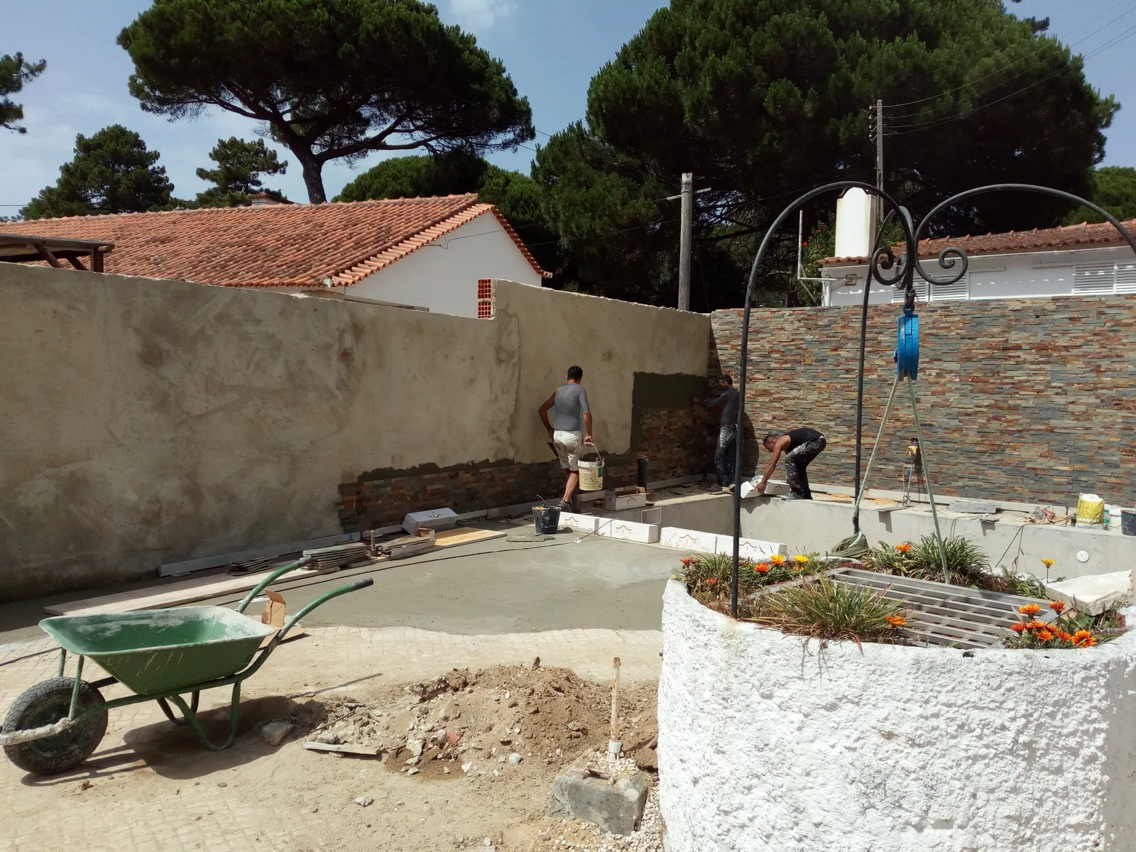 Construção de piscina em Sintra — Antes — preparação do espaço